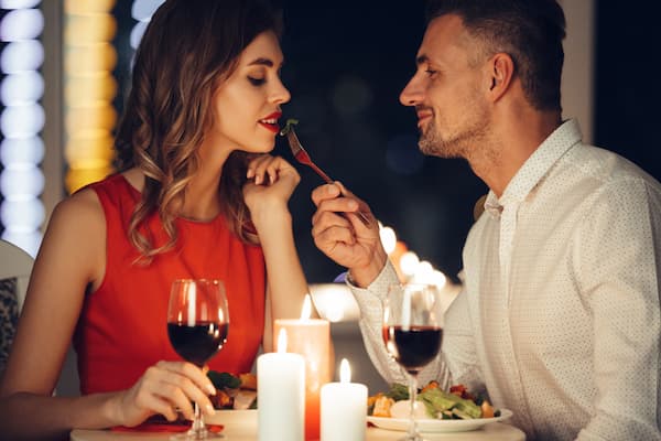 Consejos de Etiqueta para Invitar a Cenar a una escort py