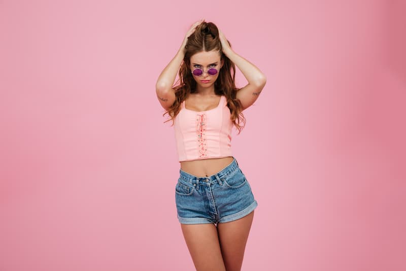 El perfil de la mujer capitalina: Elegancia, cultura y sofisticación